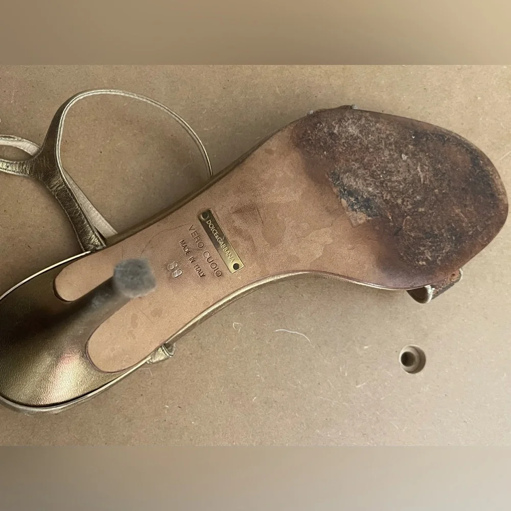 Dolce & Gabbanna vintage sandals. Size 39 fits like an 8.5 - Picture 13 of 16